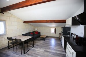 Interior - Le Loft – Château Le Noble: Modern Retreat in the Heart of the Vineyard (Saint-Germain-du-Puch)