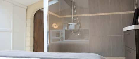 Tabla de planchar con plancha y wifi