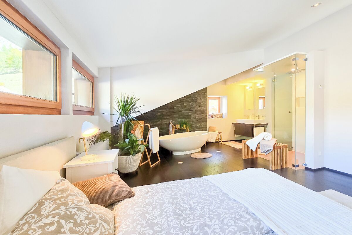 Bügeleisen/Bügelbrett, Reisekinderbett, kostenloses WLAN, Bettwäsche