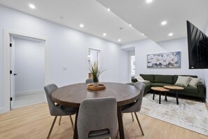Dining - Bright/New & Spacious 3BR/2BA – Central Location (Calgary)