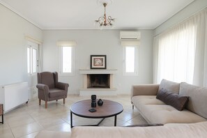 TV, fireplace - Apartment Eliana - 3 brms - 1st floor - Building B (Fokata)