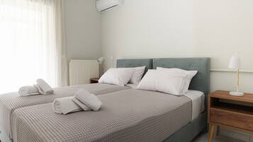 2 bedrooms, desk, iron/ironing board, travel crib