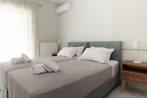 2 Schlafzimmer, Schreibtisch, Bügeleisen/Bügelbrett, Reisekinderbett