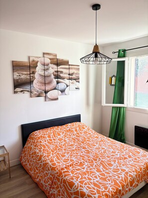 3 bedrooms, iron/ironing board, travel cot, free WiFi