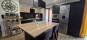 Fridge, microwave, oven, stovetop - Welcome to NOUT TI KAZ: Like at home, far from home (Saint-Orens-de-Gameville)