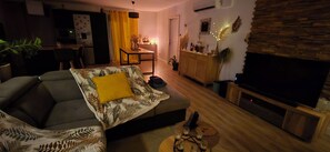 Smart TV - Welcome to NOUT TI KAZ: Like at home, far from home (Saint-Orens-de-Gameville)