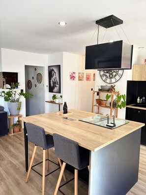 Interior - Welcome to NOUT TI KAZ: Like at home, far from home (Saint-Orens-de-Gameville)