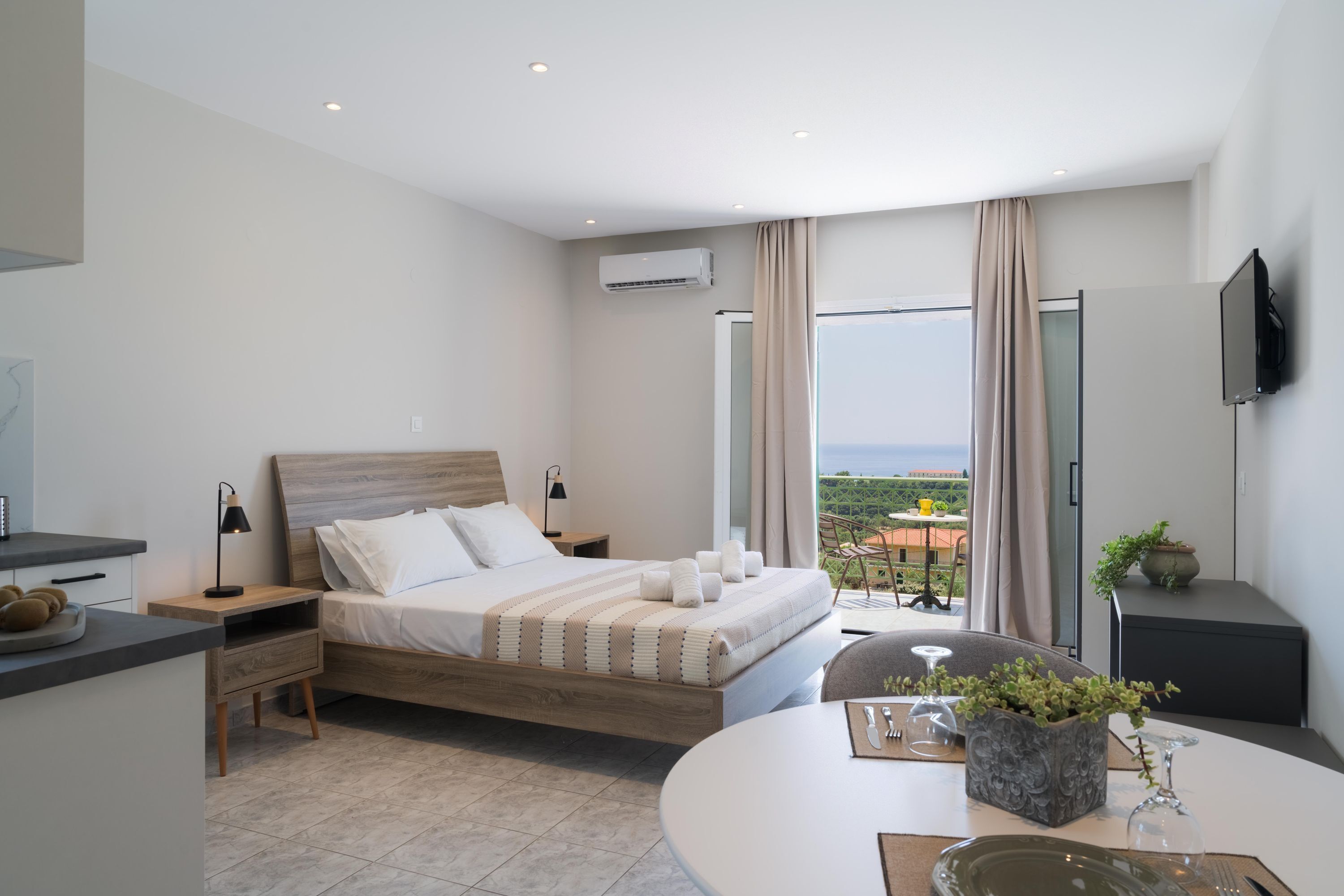 Bureau, fer et planche à repasser, Wi-Fi gratuit, draps fournis