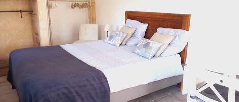 مكواة/لوح كي وواي فاي وملاءات أسرّة