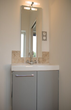 Bruser, hårtørrer, håndklæder