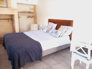 Iron/ironing board, WiFi - Le Studio – Château Le Noble: Tranquility Among the Vineyards (Saint-Germain-du-Puch)