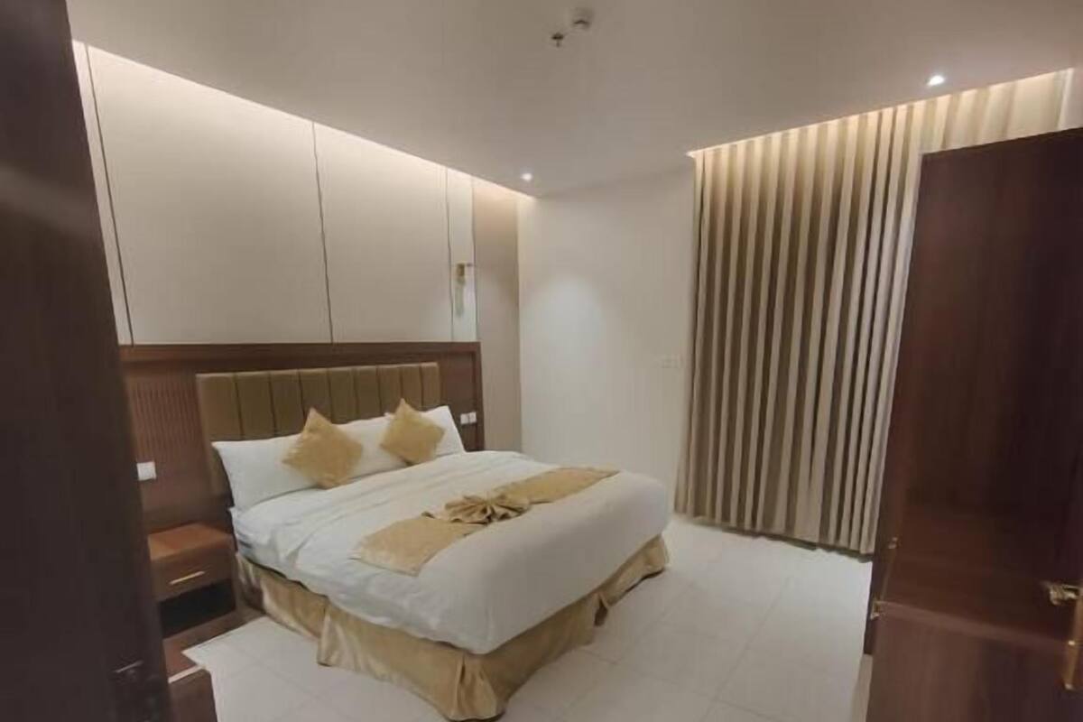 Blackout curtains, free WiFi