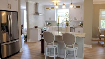 Oven, stovetop, dishwasher