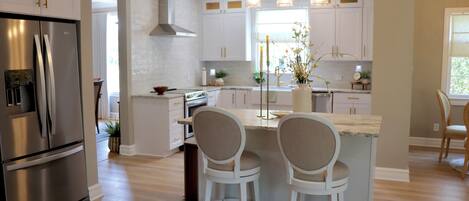 Oven, stovetop, dishwasher