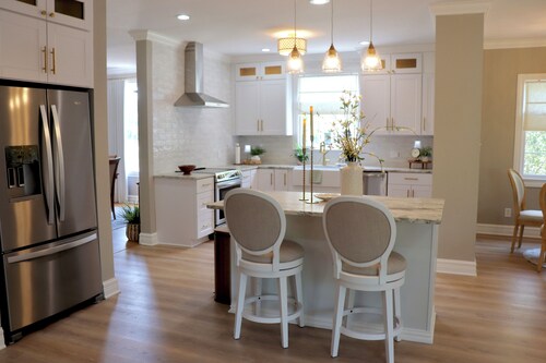 3-bedroom house in delightful Madisonville with AC comfort