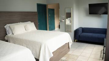 Studio Superior | Skrivbord, arbetsyta för laptop, strykjÀrn/strykbrÀda och gratis wi-fi