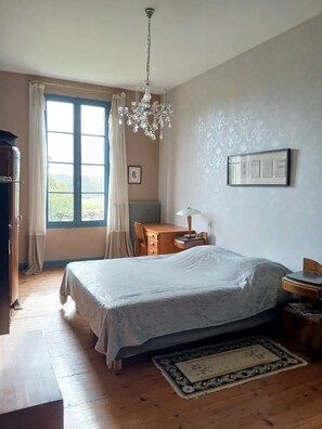 WiFi, bed sheets - Guest Room – Château Le Noble (Saint-Germain-du-Puch)