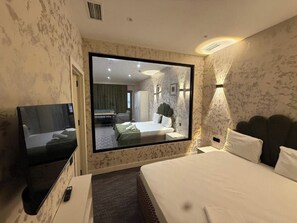 書桌、筆電工作空間、隔音、免費無線上網