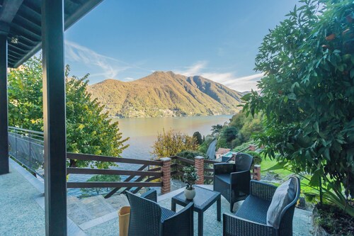 Villa Regina Retreat with Pool & Lake View