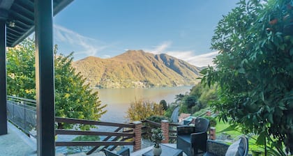Villa Regina Retreat with Pool & Lake View