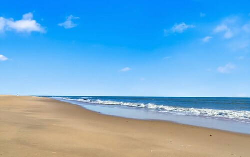 Steps to the Ocean! A Family and Dog-Friendly Cottage Duplex in the North End