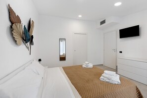 3 slaapkamers, een strijkplank/strijkijzer, wifi, beddengoed