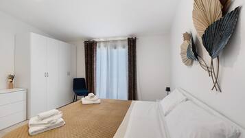 3 habitaciones, tabla de planchar con plancha, wifi y ropa de cama