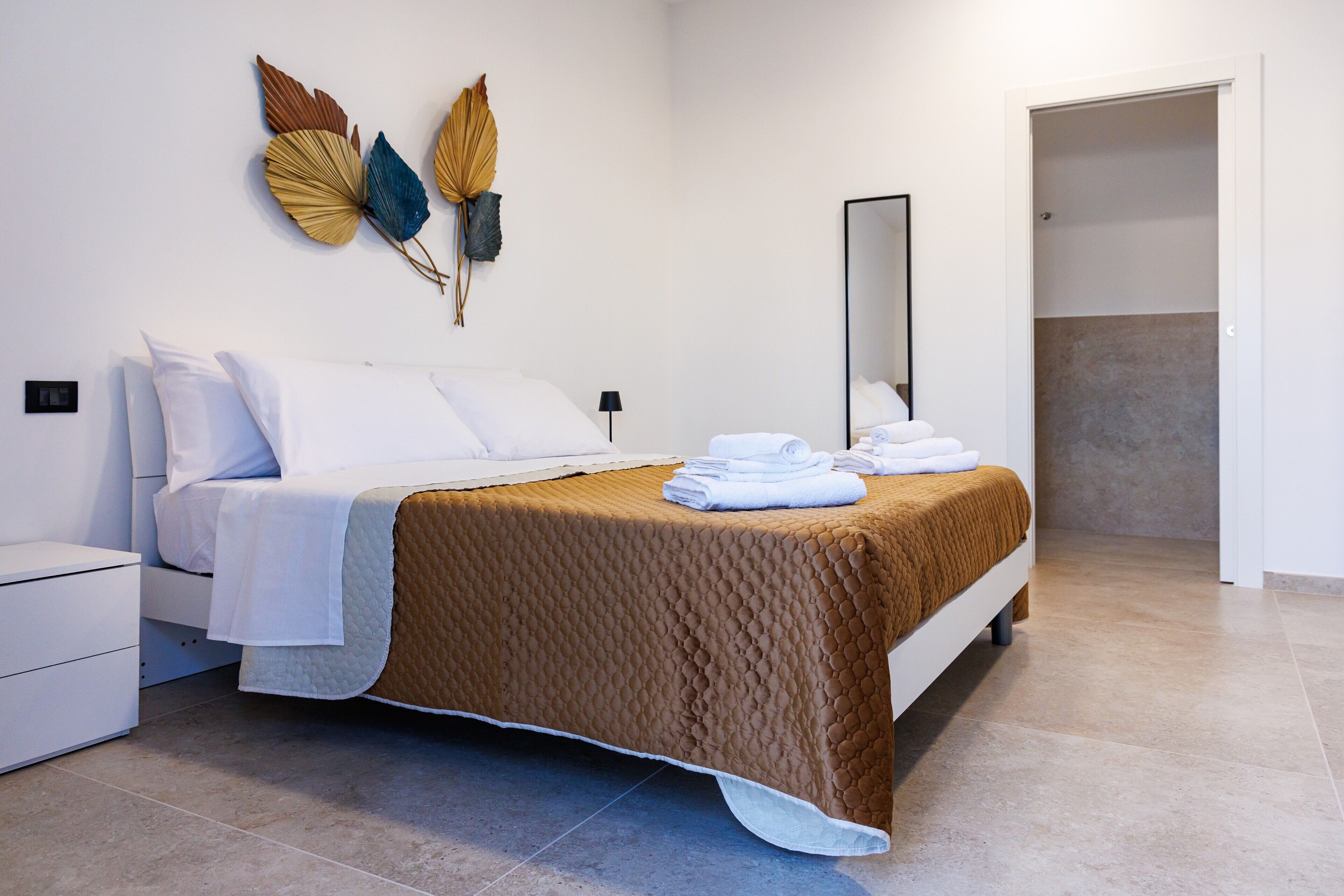 Iron/ironing board, WiFi, bed sheets, wheelchair access