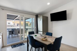 Dining - I Tramonti Del Golfo 'Attico' Apartment with Sea View, Hot Tub & Air Conditioning (Balestrate)
