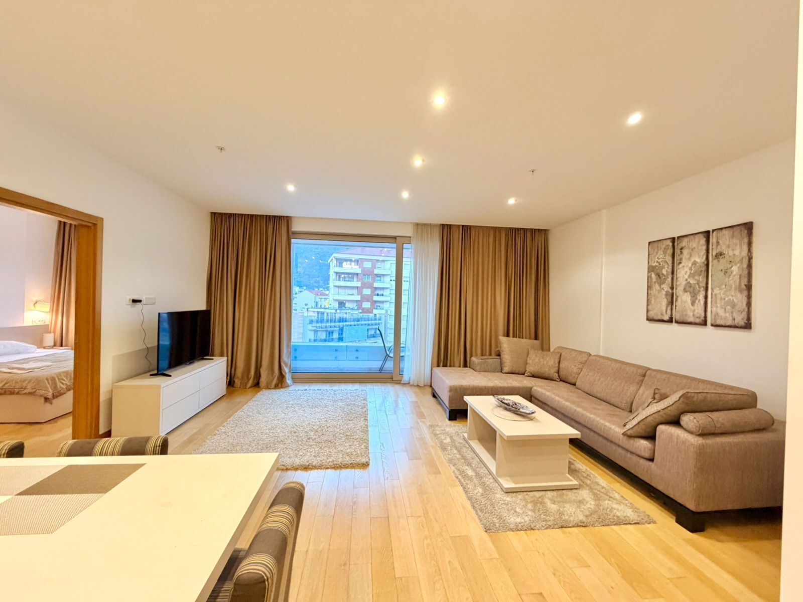 Deluxe Apartment, Balcony, City View | Living area