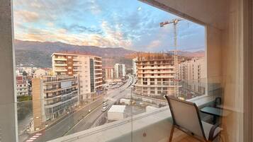 Deluxe-huoneisto, parveke, kaupunkinäköala | Parveke