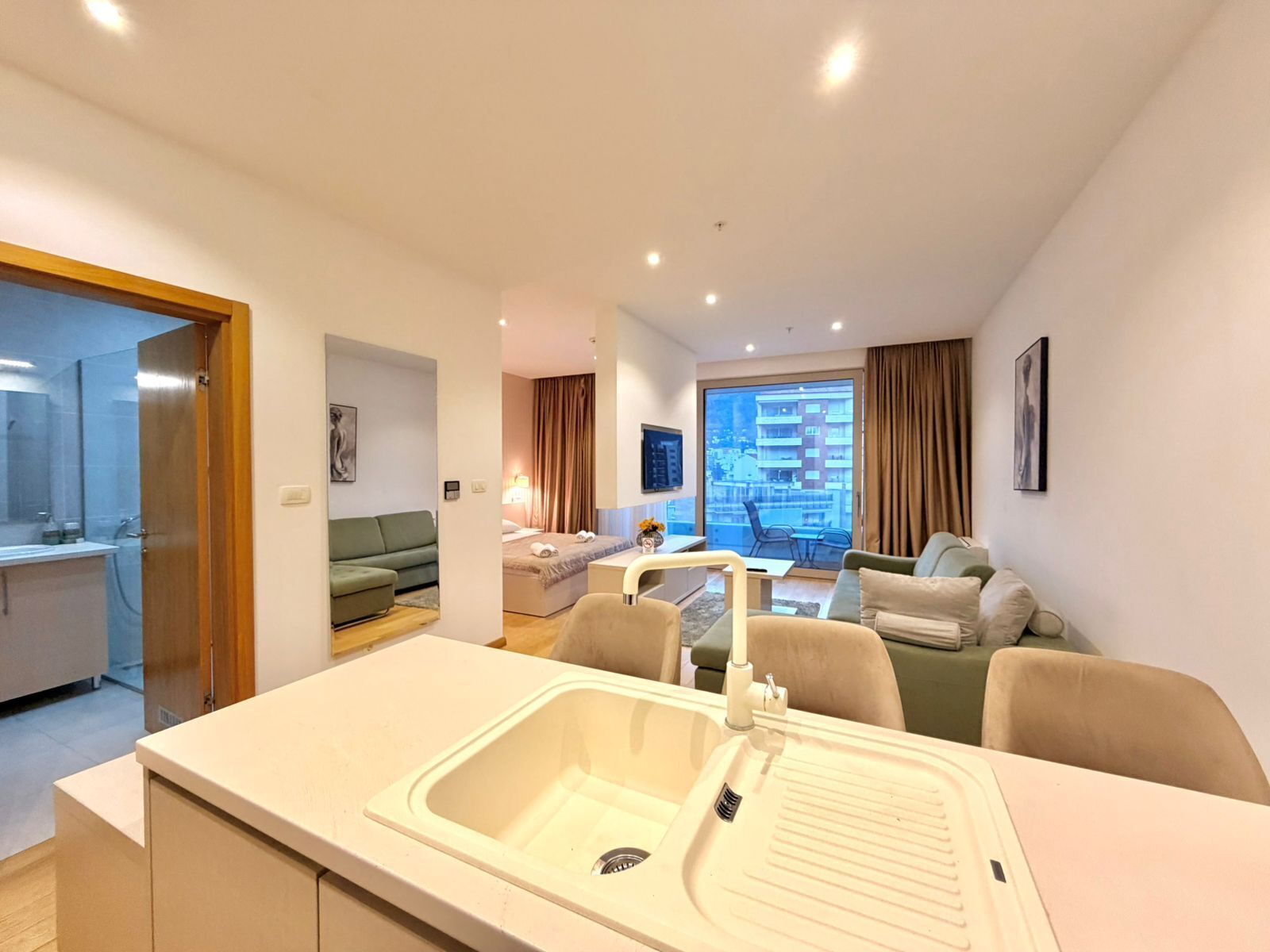 Superior Studio, Balcony, City View | Living area