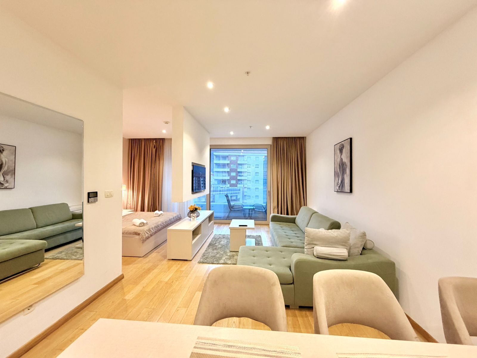 Superior Studio, Balcony, City View | Living area