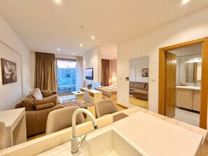 Luxury Studio, Balcony | Private kitchen - Aurelio Central Residences (Budva)