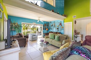 TV - Conch Nation  4 Bedroom / 3 Bath Gulfside Home with Dockage (Marathon)