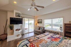 WiFi, bed sheets - Conch Nation  4 Bedroom / 3 Bath Gulfside Home with Dockage (Marathon)