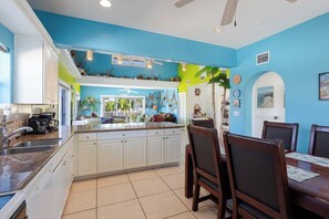 Interior - Conch Nation  4 Bedroom / 3 Bath Gulfside Home with Dockage (Marathon)