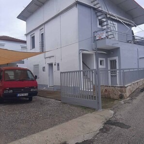 Exterior - Cozy Grammatikou Home - Traditional Stay & Parking (Grammatikou)