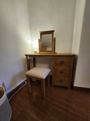 Interior - Luxurious 1-bedroom apartment in wonderful Cowes on the High St near the harbor (Cowes)