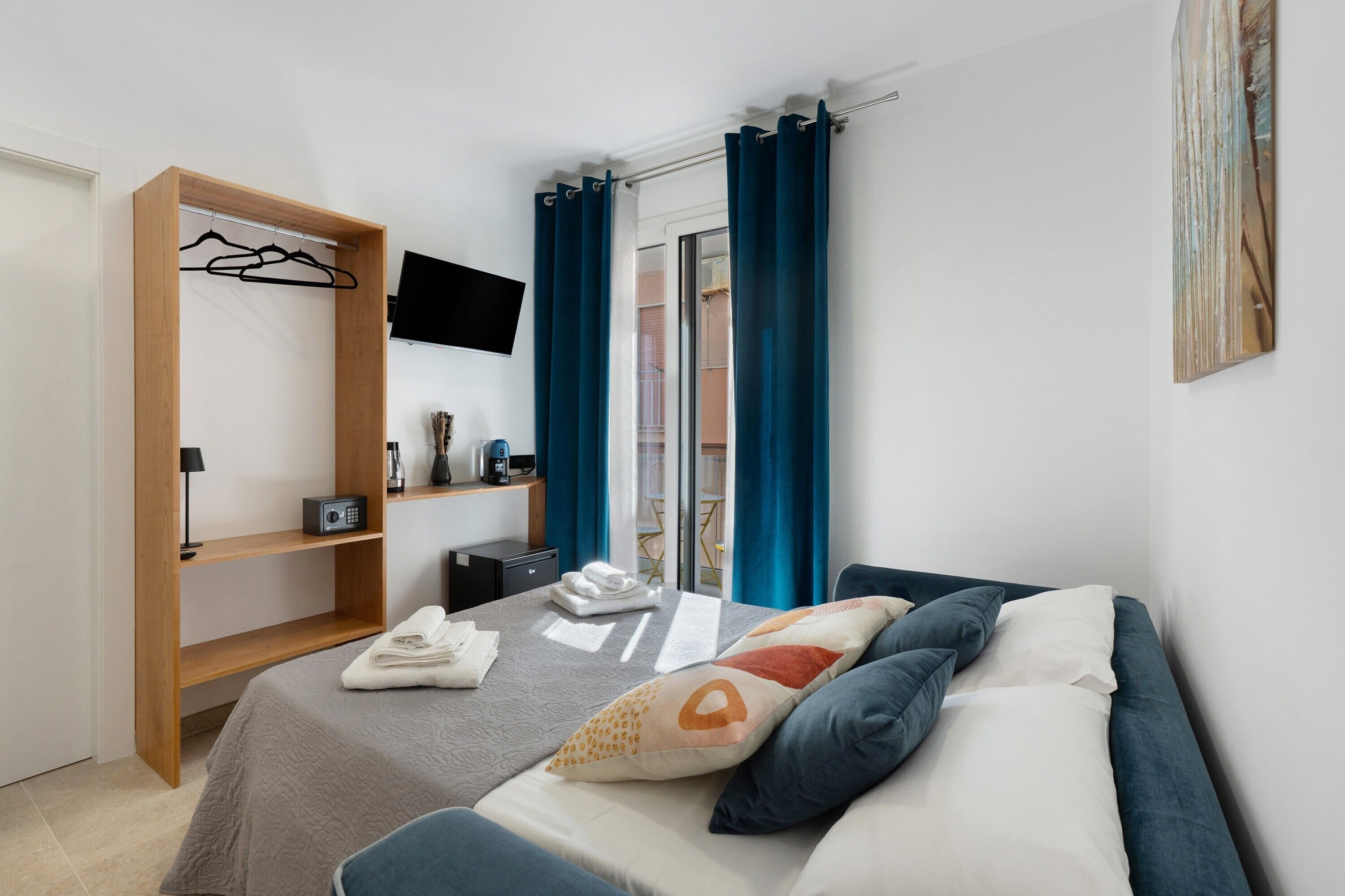 WiFi, bed sheets, wheelchair access