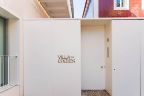 تفاصيل الفندق من الخارج