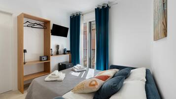 WiFi, bed sheets, wheelchair access