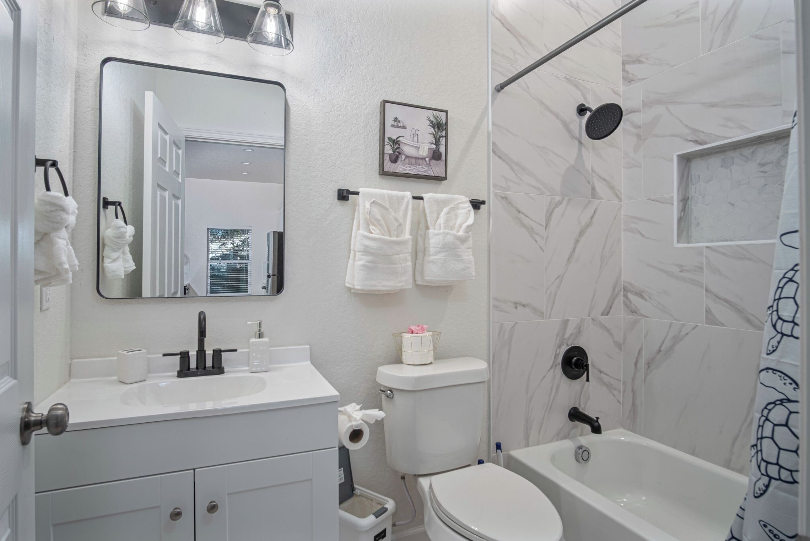 Apartamento (3 Bedrooms) | Baño | Ducha y bañera combinadas, toallas y champú