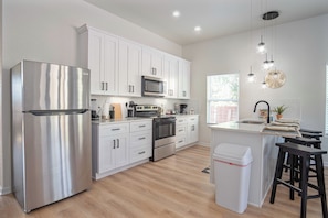 Private kitchen - Pristine 3 BR/ 2BA Abode Close to Lovely Downtown! (San Antonio)