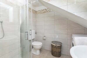 Bruser, gratis toiletartikler, hårtørrer, håndklæder