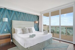 Iron/ironing board, travel cot, WiFi, bed sheets - Bay View 1BR Retreat w/ Balcony in Coconut Grove (Miami)