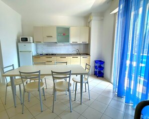 Dining - COND. PELICAN - B2 5+1 - B80A4R (Bibione Pineda)