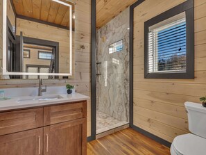 Shower, hair dryer, towels - Beautiful New 2 Level Build I Hot Tub I Fireplace I Game Room I Fire🔥pit (Sevierville)