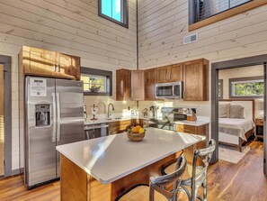 Fridge, microwave, oven, stovetop - Beautiful New 2 Level Build I Hot Tub I Fireplace I Game Room I Fire🔥pit (Sevierville)