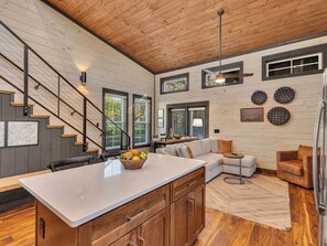 TV, fireplace, video games, offices - Gorgeous 2 Level Build I Fire 🔥 Pit I Private Hot Tub I Game Room (Sevierville)